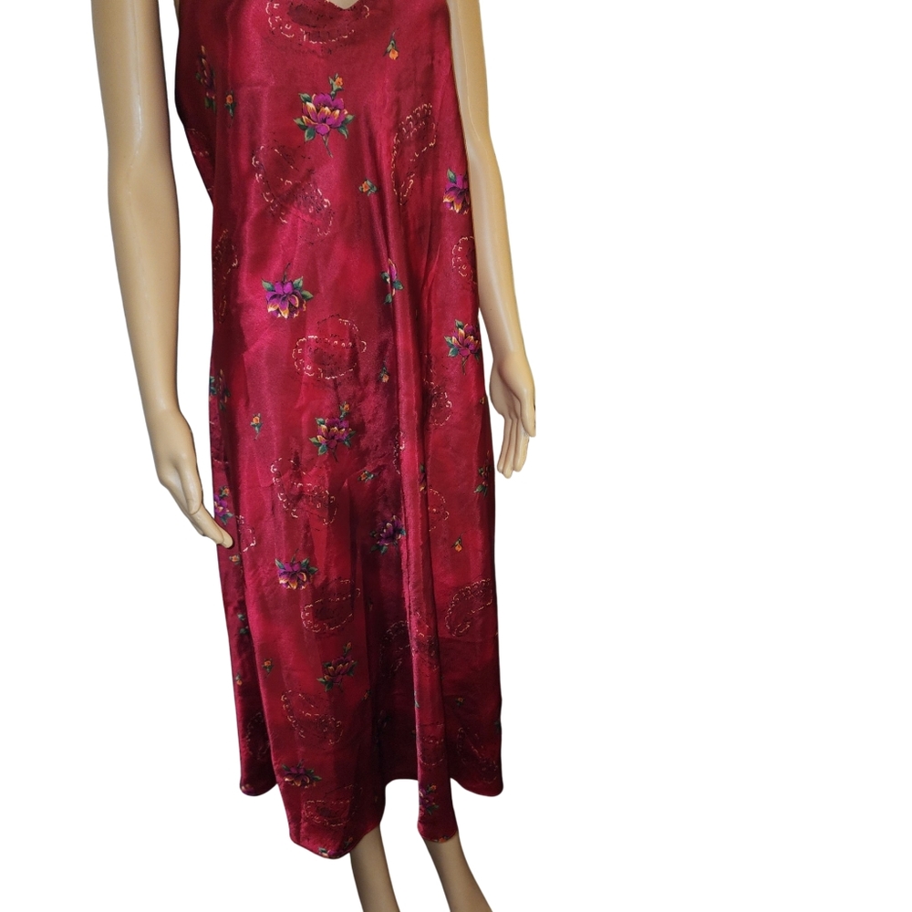 Women's Robe & Gown - Picture 9 of 14